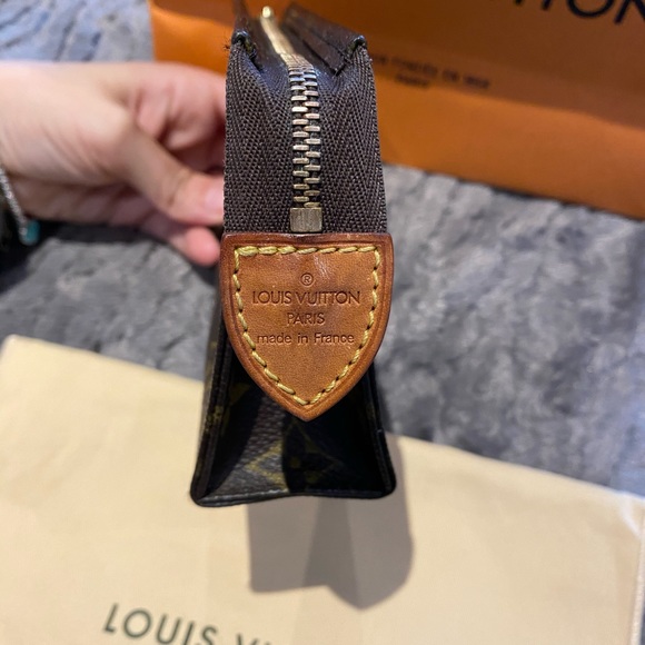 Louis vuitton Toiletry 15 - Picture 2 of 4